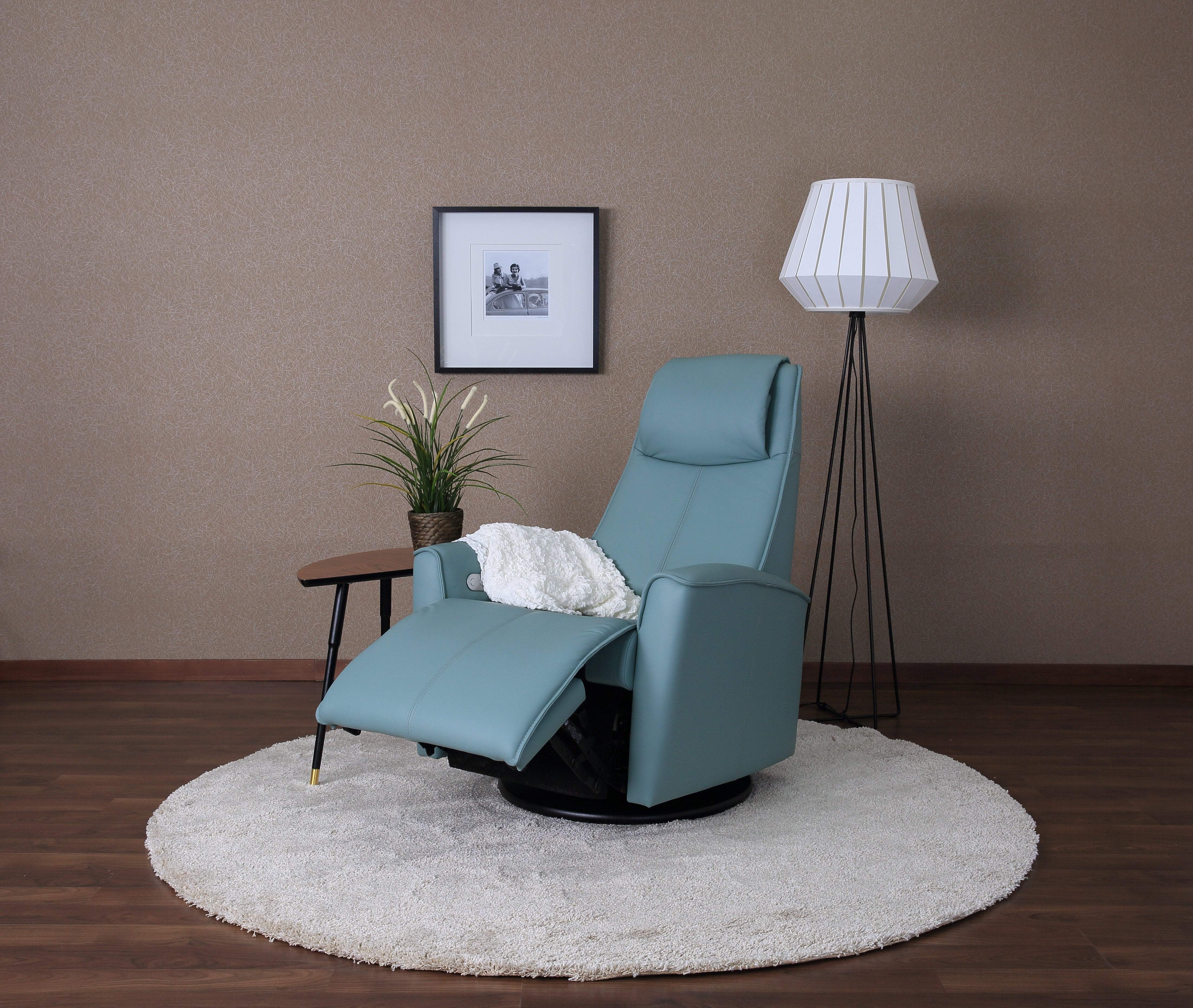 Urban Motorized Recliner by Fjords