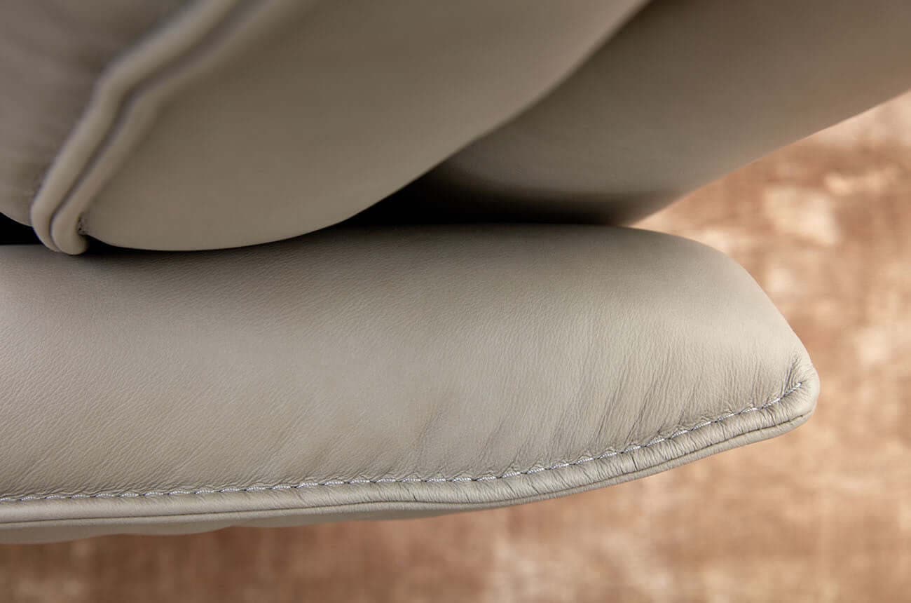 Himolla Aura Powered Recliner