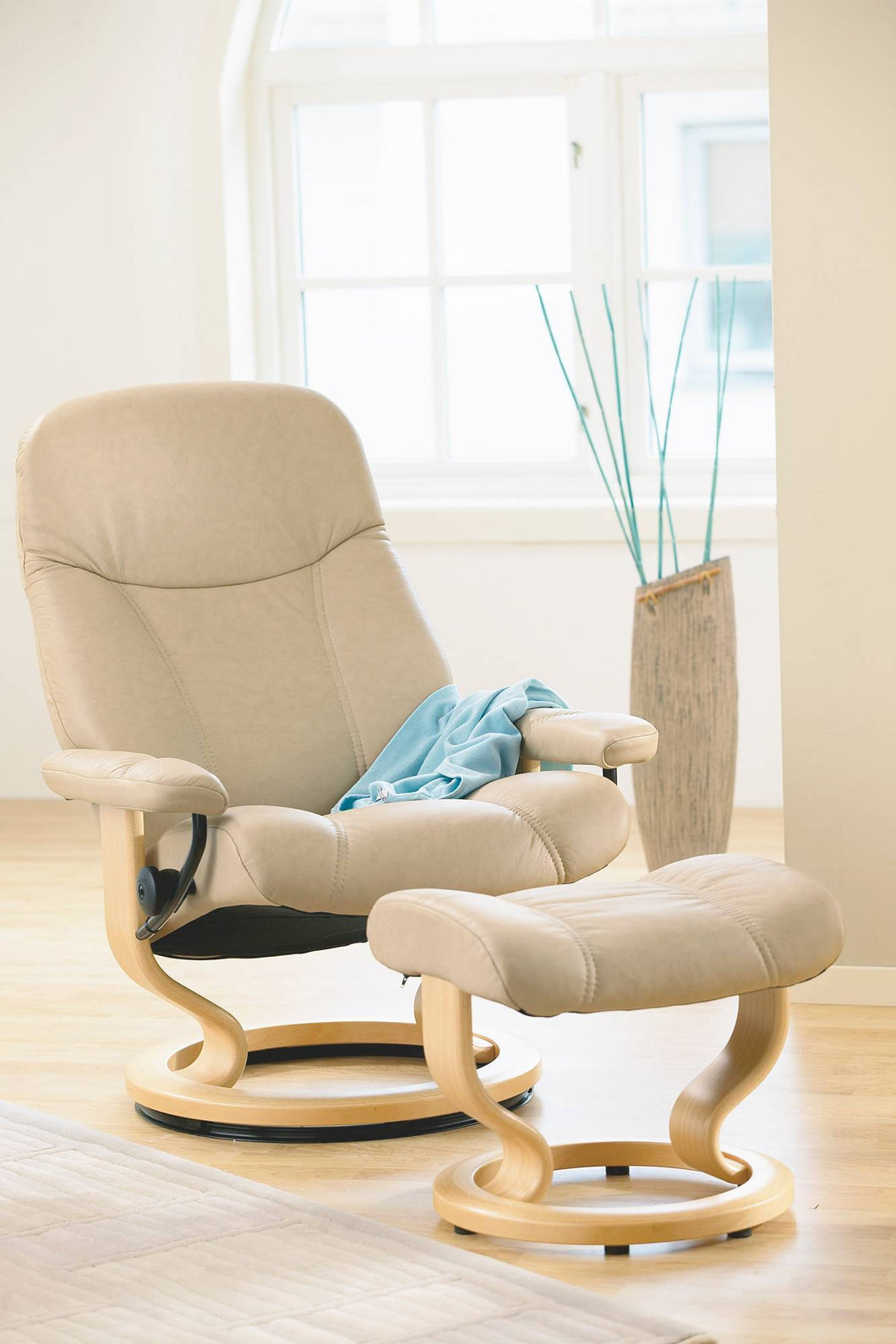 Stressless consul classic on sale recliner & ottoman